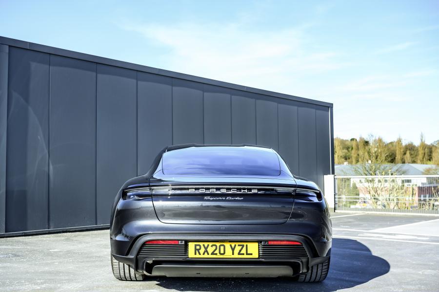  Porsche Taycan Turbo 2020 года  (UK) (фото 29 из 40)